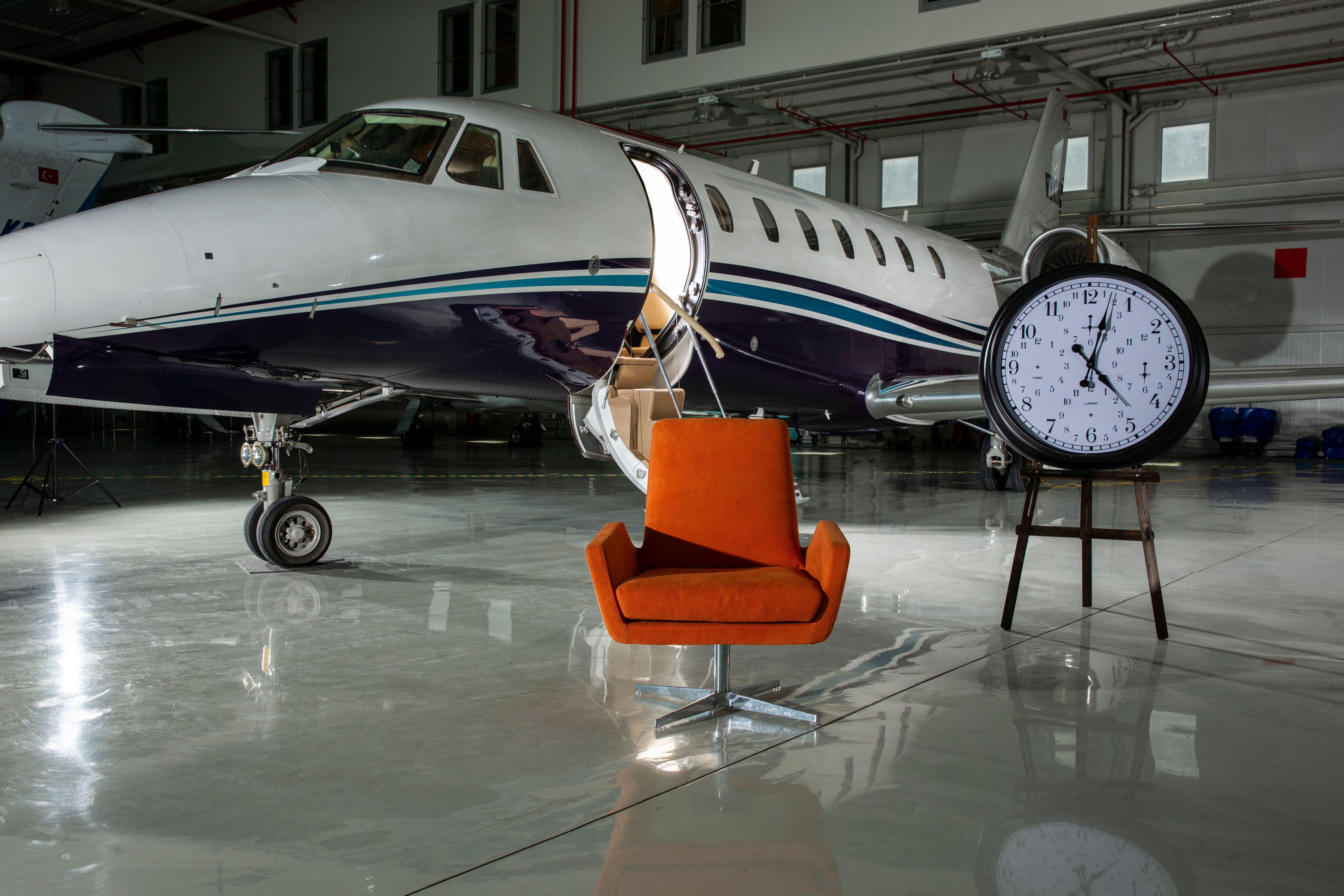 Executive Hangar & Aircraft